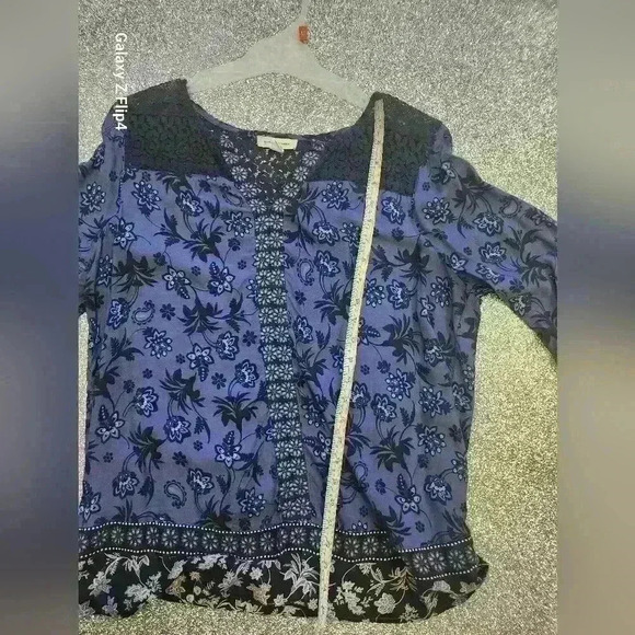 Women's light weight paisley long sleeve top - Picture 5 of 6